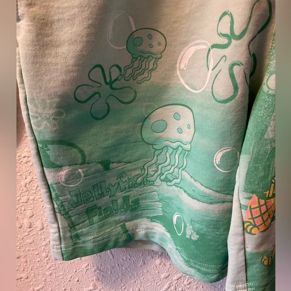 ❌NWOT SpongeBob Sweat shorts size M Patrick green graphic - Picture 3 of 5